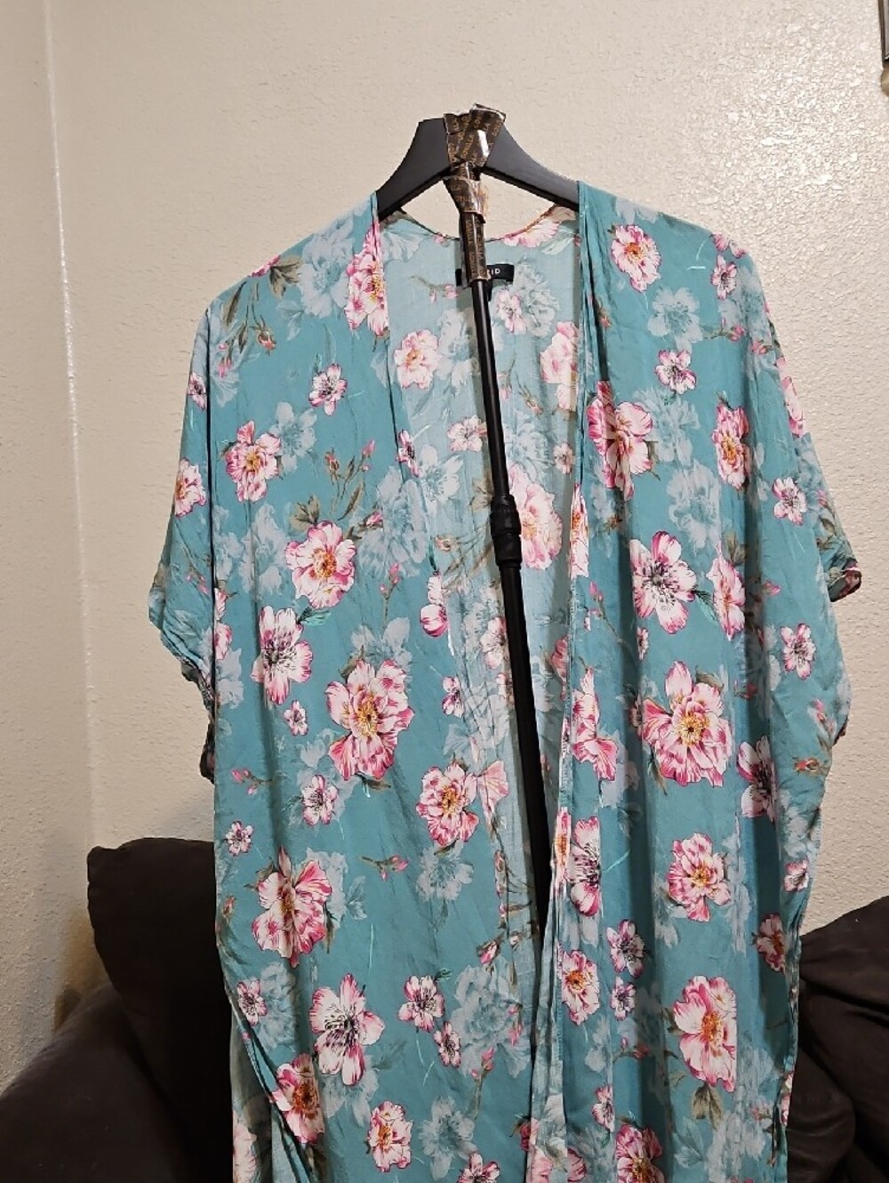 torrid Teal Floral Kimono Cardigan with Pink Blooms. Size 1/2 - Picture 2 of 7